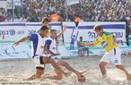 Imagem do jogo de futebol de areia amistoso (Solidarity Cup) entre Israel e Brasil, que ocorreu em 11 de Julho de 2008, na praia Poleg em Netanya. <br><br> Palavras-chave: esporte, futebol de areia, amistoso.