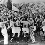 Pas sede em 1934: Itlia<br><br> Campeo: Itlia<br><br> Vice: Tchecoslovquia<br><br> Terceiro: Alemanha<br><br> Quarto: ustria<br><br> <br><br> Angelo Schiavio marcou o gol da vitria para a Itlia contra a Tchecoslovquia. <br><br> Palavras-chave: esporte, futebol, Copa do Mundo, Itlia, 1934.